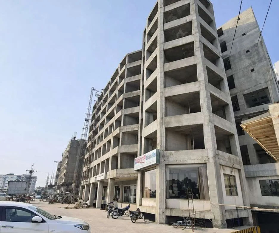 Multi-storey Target Trade Centre commercial building in Lahore